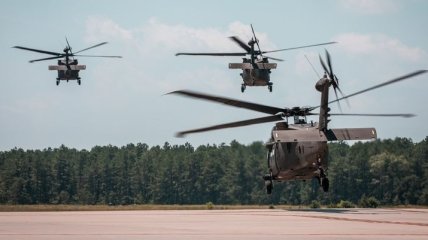 США укрепляют восточный фланг НАТО: готовы продать Литве вертолеты Black Hawk 