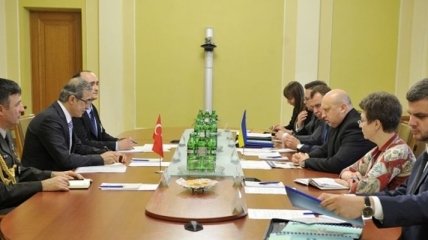 Украина и Турция договорились о совместном производстве военной техники и оружия