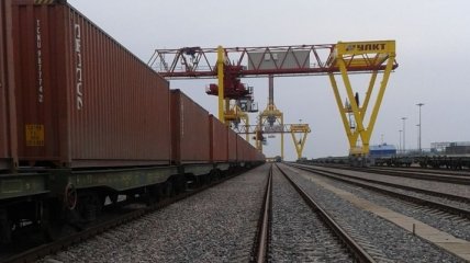 Перевозчики из РФ запустили контейнерный поезд через Украину