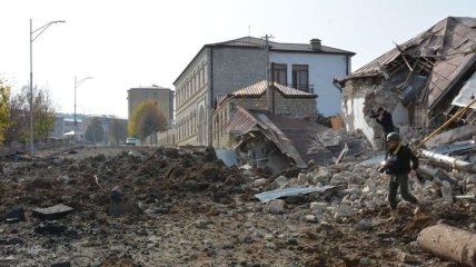 Разрушенные ракетами Степанакерт и Шуши показали на фото