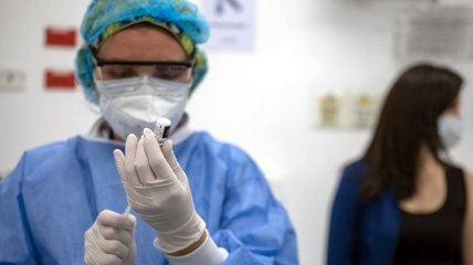 Вакцинация от COVID-19 в Украине: в Минздраве похвастались первым миллионом вакцинированных 