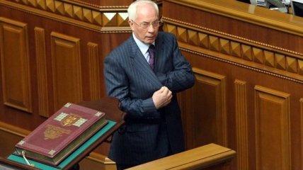 Оппозиция требует, чтобы Азаров отчитался перед парламентом 