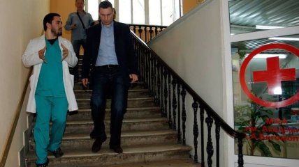 Кличко посетил пострадавших во время столкновений в Одессе 
