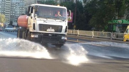 В Киеве будут усиленно поливать дороги из-за жары