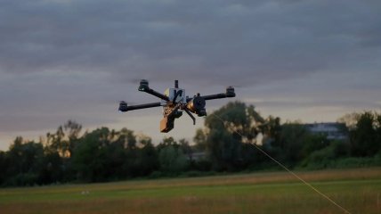 FPV-дрон на оптоволокне