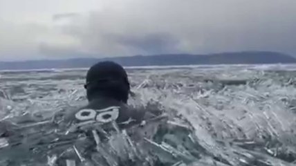 Байкал покрылся иглами и "задышал": как пробуждается после зимы самое глубокое озеро планеты (видео)