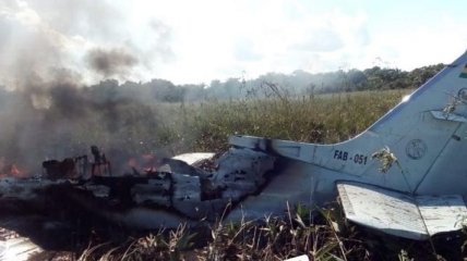 Крушение военного самолета: В Боливии погибли шесть человек