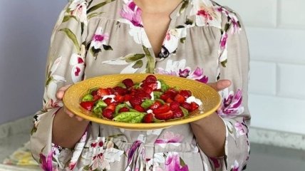"Такие летние и такие вкусные": Лиза Глинская рассказала, как приготовить шпинатные блинчики на молоке