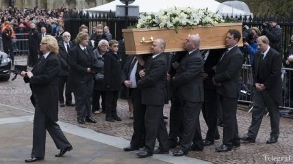 Стивена Хокинга похоронили в Кембридже