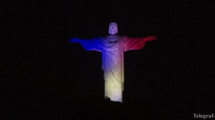 Главную достопримечательность Рио-де-Жанейро окрасили цветами флага Франции