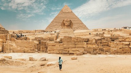 Майже 4 метри та має низку ієрогліфічних написів: археологи виявили верхню частину статуї Рамзеса II (фото)