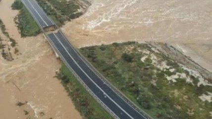 В Италии обрушился еще один мост: фото и видео