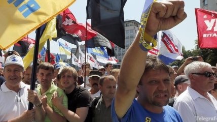 Голодающие под Украинским домом открестились от Ющенко и Яценюка