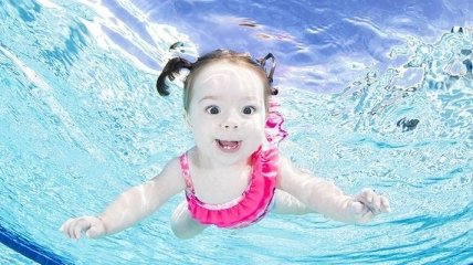 Восхитительные снимки плавающих малышей (Фото)