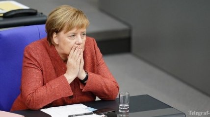 Меркель, чтобы успеть на саммит G20, полетела обычным рейсом