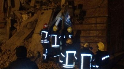 Из-под завалов обрушившегося здания общежития в Чернигове достали подростка