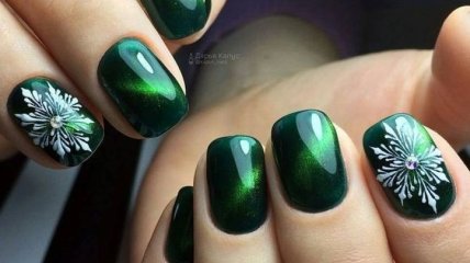 Маникюр 2019: шикарный зеленый цвет придаст вашим ногтям экстравагантности (Фото)