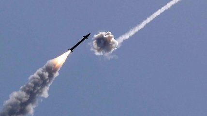 "Железный купол" дал слабину: очевидцы показали мощный обстрел израильского города 135-ю ракетами подряд (фото, видео)