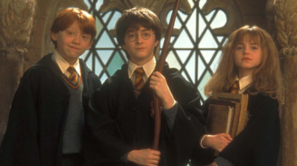 Первая книга о Гарри Поттере даже спустя 25 лет после публикации в топах продаж