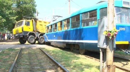 В ДТП с участием трамвая в Одессе пострадали 8 людей