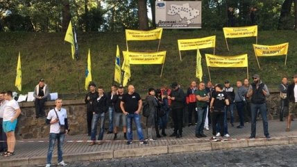 Киев стоит в огромных пробках: в центре митингуют "евробляхеры"