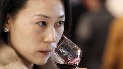 Вино укрепляет кости женщин в возрасте