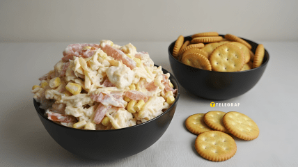 Салат с крекером готовится за 10 минут