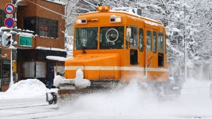 Японию засыпало снегом: Многие авиарейсы отменены