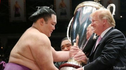Трамп остался доволен посещением с Абэ турнира по сумо