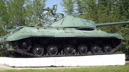 В Донецкой области террористы похитили танк с постамента