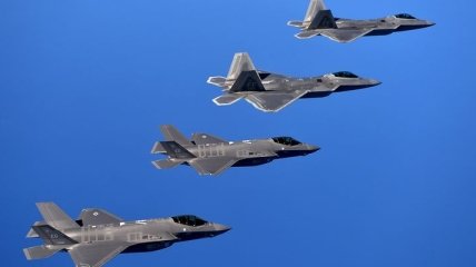 Истребители пятого поколения F-22 и F-35 оборудуют лазерными комплексами