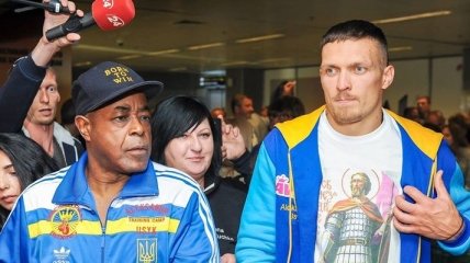 Чемпионский пояс Александра Усика прибыл в Украину