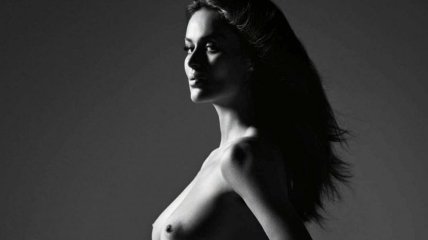 Голая и беременная: модель Николь Трунфио разделась для Harper's Bazaar