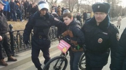 В Москве во время акции протеста были задержаны 136 подростков