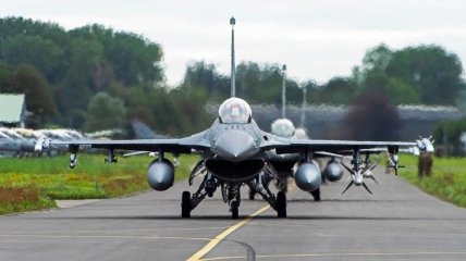 F-16 зможуть вражати літаки росіян на відстані до 180 км