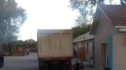 Трагедия в Одесской области: девочка выбежала на дорогу и угодила под колеса грузовика