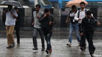 Индия продолжает потерпать от циклона "Окхи"