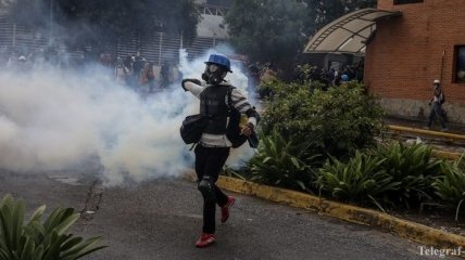 В Венесуэле 2 человека погибли во время протестов