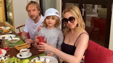 Евгений Плющенко и Яна Рудковская с сыном Александром