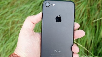 Apple будет бесплатно чинить iPhone 7