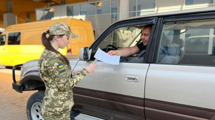 Деякі українці продовжують незаконно залишати країну