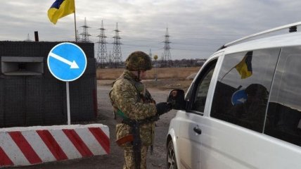 В контрольных пунктах на Донбассе стоят в очередях 190 авто