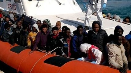 У берегов Ливии спасли почти 1400 мигрантов