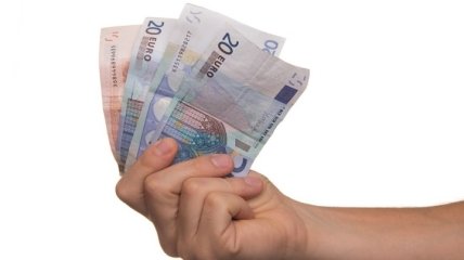 ЕЦБ: фальшивомонетчики чаще всего подделывают банкноты 20 и 50 евро