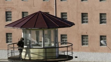 В грузинских тюрьмах нашли "жучки" и скрытые камеры 