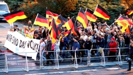 В немецком Хемнице протестующие против мигрантов устроили потасовки