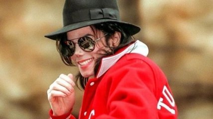 Еще одна тайна поп-короля раскрыта: почему Майкл Джексон носил пластырь на носу