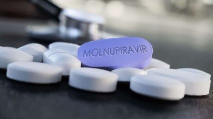 Молнупіравір схвалили для екстреного використання при COVID-19