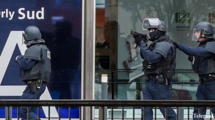 Прокуратура Парижа расследует инцидент в аэропорту Орли как теракт