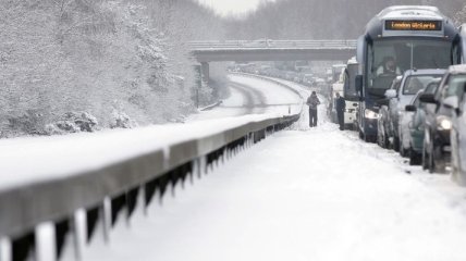 Снегопады нарушили работу транспорта